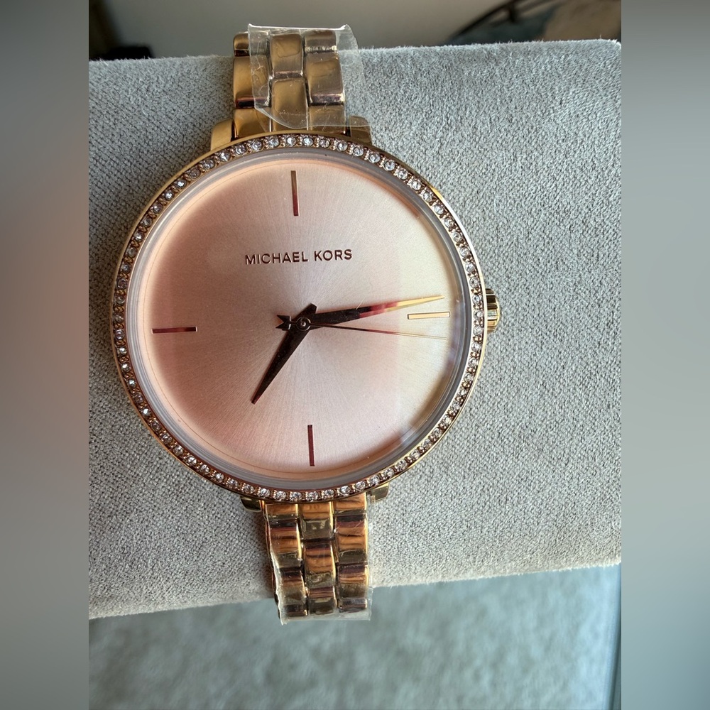 Rose gold Michael Kors watch - Picture 2 of 8